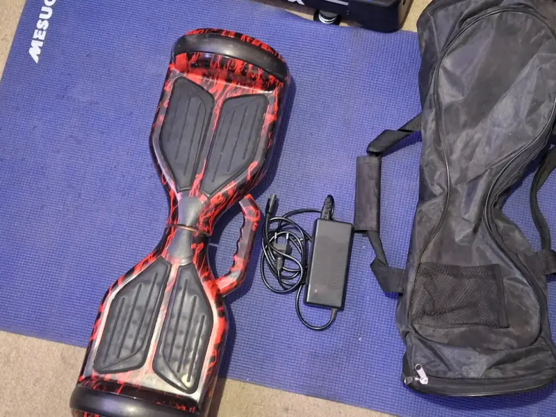 Hoverboard rojo con cargador - 1