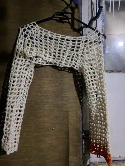Top tejido a crochet blanco - miniatura 2