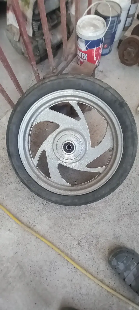 Llanta para moto con neumático - 5