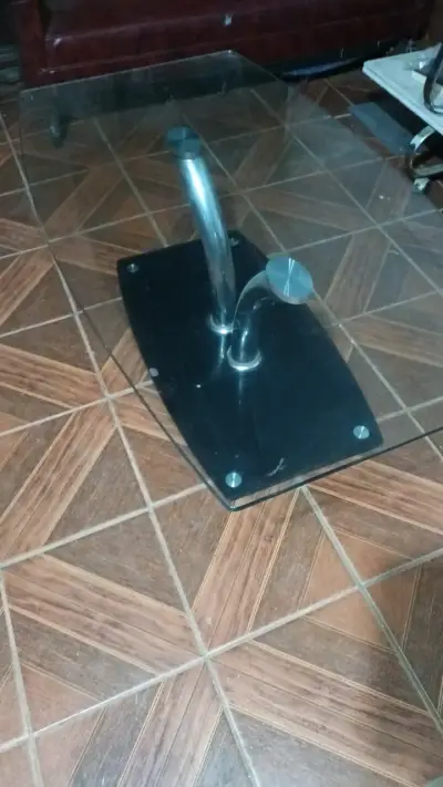 Mesa de centro de vidrio y metal - miniatura 2