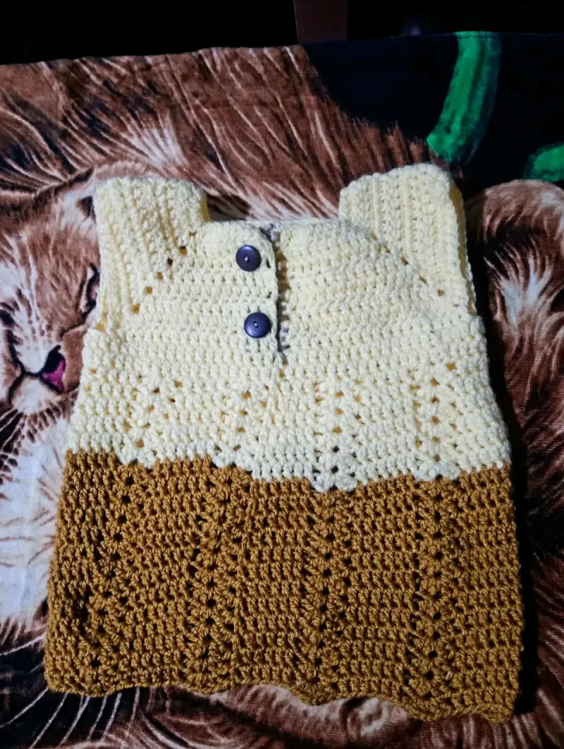Chaleco de bebé tejido a crochet