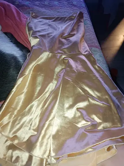 Vestido dorado con tirantes - miniatura 3