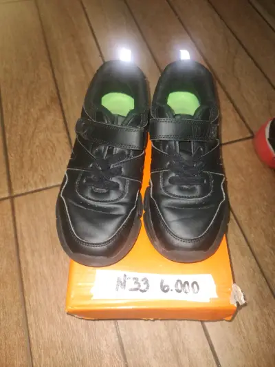 Zapatillas niño negras y rojas - miniatura 2
