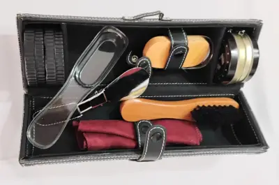 Estuche de cuero  con accesorios. - miniatura 2