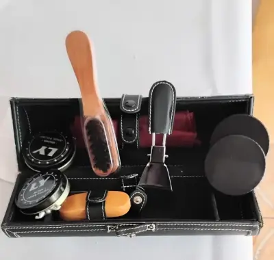 Estuche de cuero  con accesorios. - miniatura 4