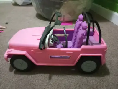 Jeep barbie original de juguete rosa - miniatura 1
