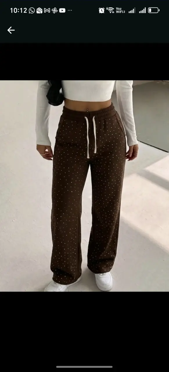 Pantalones marrones con puntos