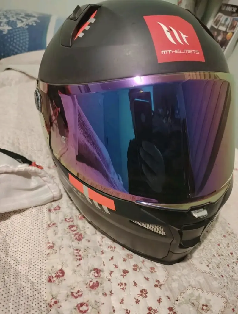 Casco MT Helmets negro con visor