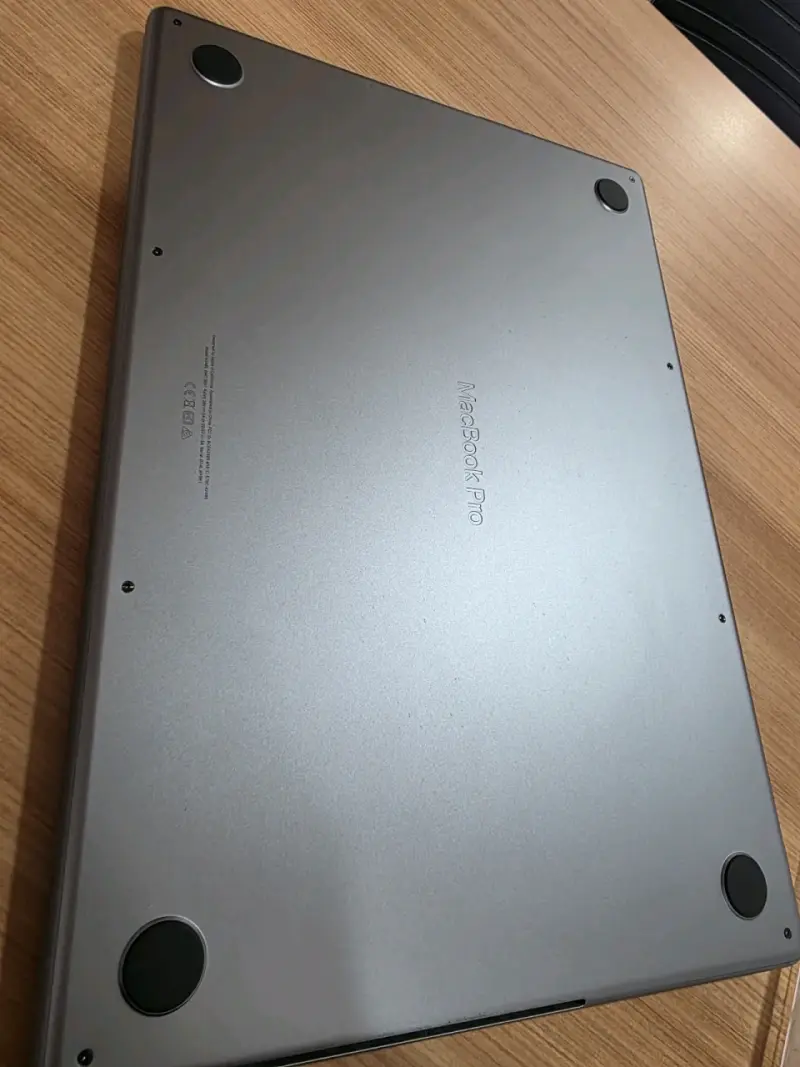 MacBook Pro M1 16" - 1