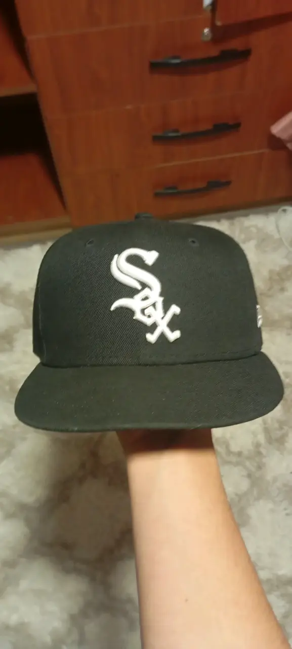 Gorra negra logo blanco - 1