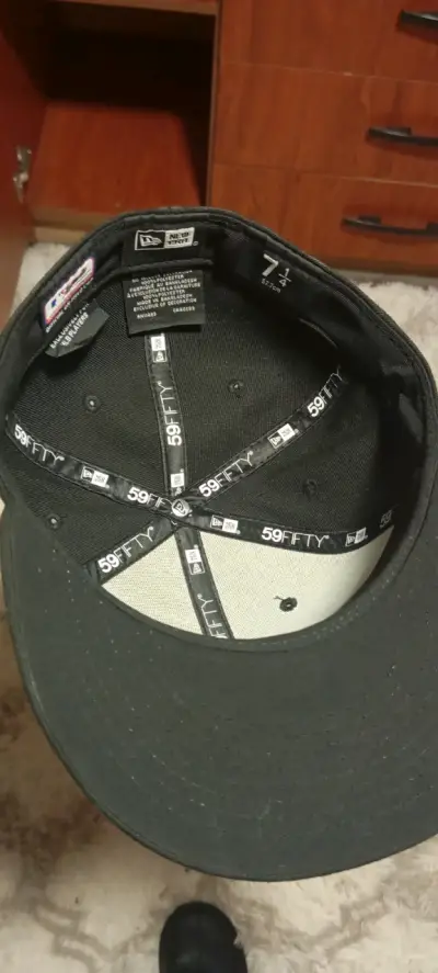Gorra negra logo blanco - miniatura 3