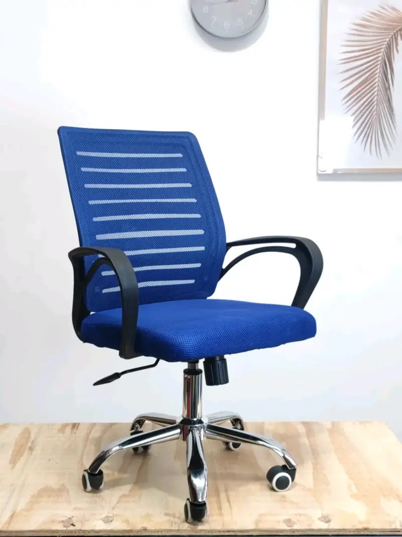 Silla de oficina azul ergonómica - 1