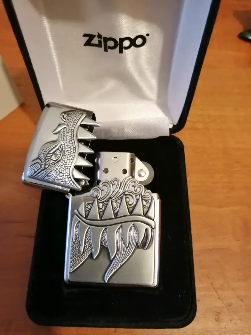 Encendedor Zippo dragón metálico - 2