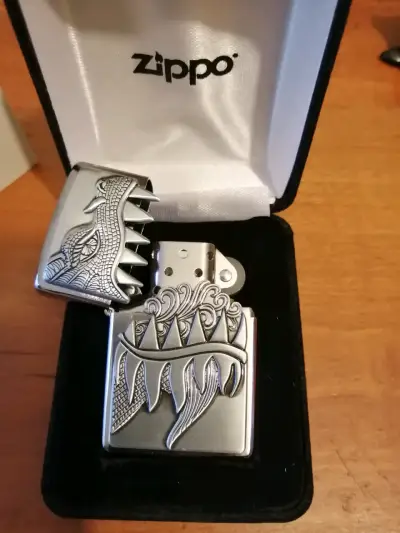 Encendedor Zippo dragón metálico - miniatura 2