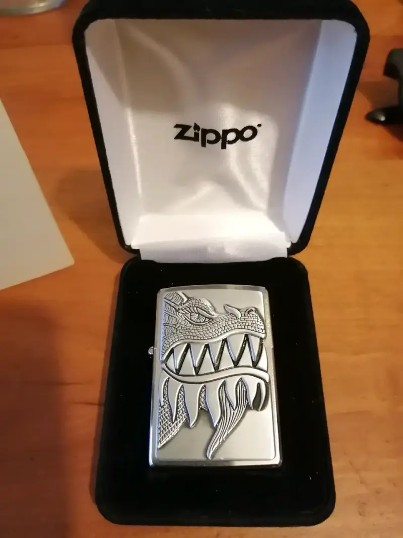 Encendedor Zippo dragón metálico - 3