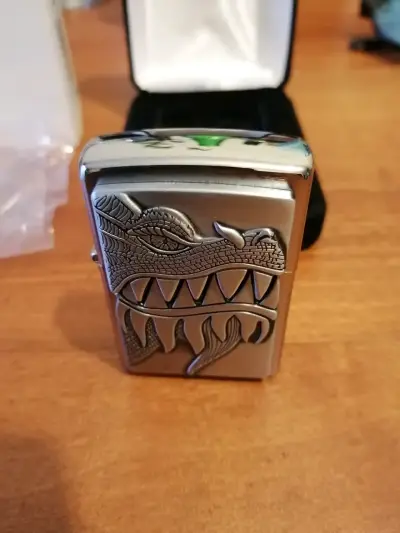 Encendedor Zippo dragón metálico - miniatura 6