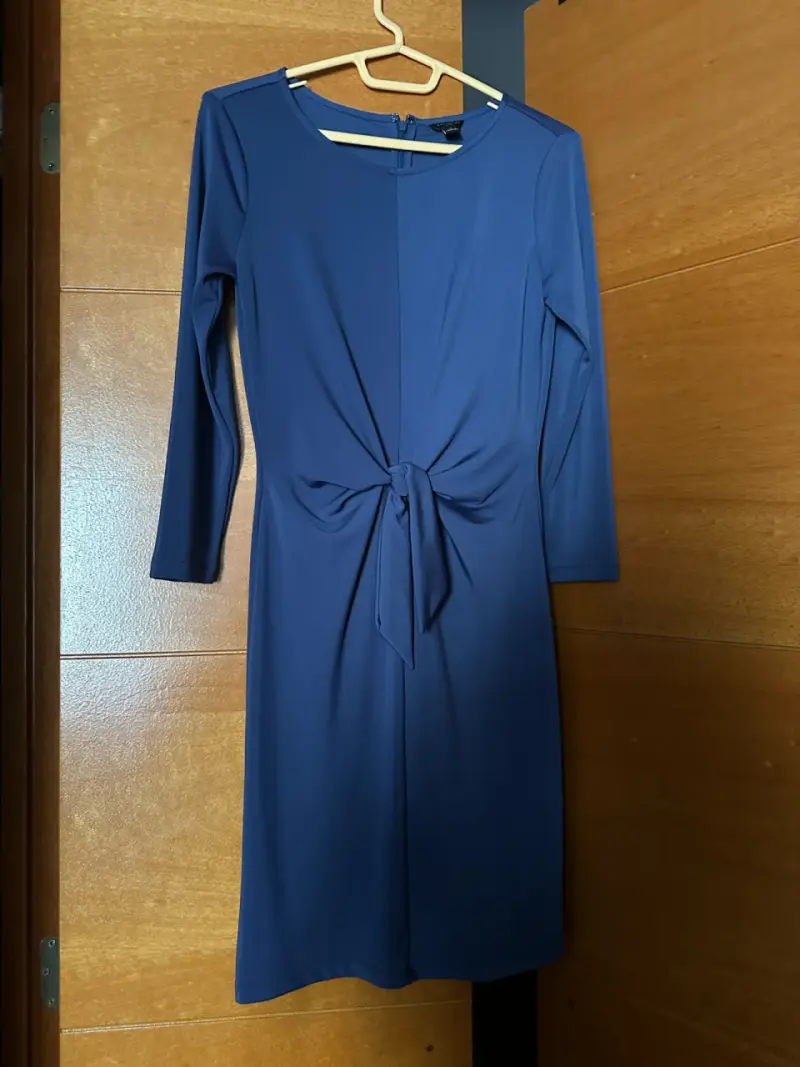 Vestido azul con lazo