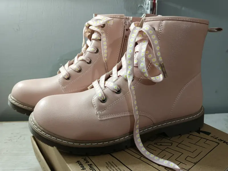 Botines rosados con cordones