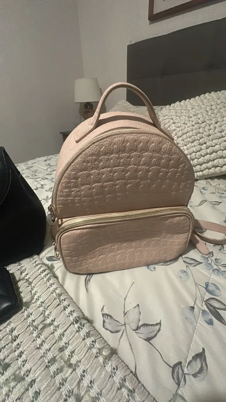 Mochila con textura marca tous