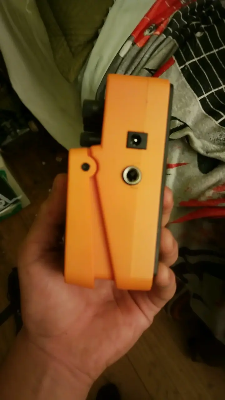 Pedal de efecto Behringer naranja super fuzz - 3