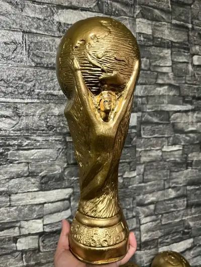 Réplica trofeo Copa del Mundo Alcancía - miniatura 1