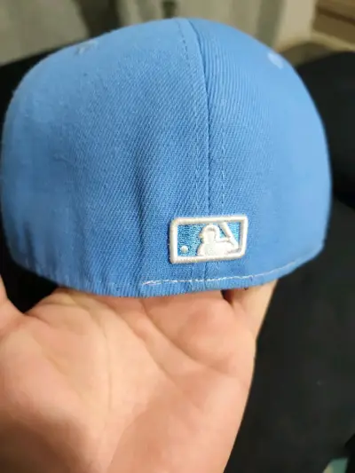 Gorra celeste con logo blanco - miniatura 4