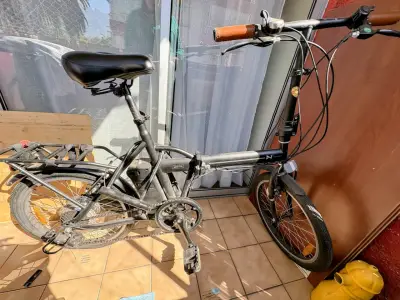 Bicicleta plegable negra eléctrica - miniatura 2