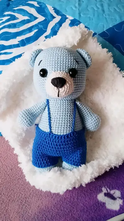Muñeca amigurumi tejida a mano - miniatura 2