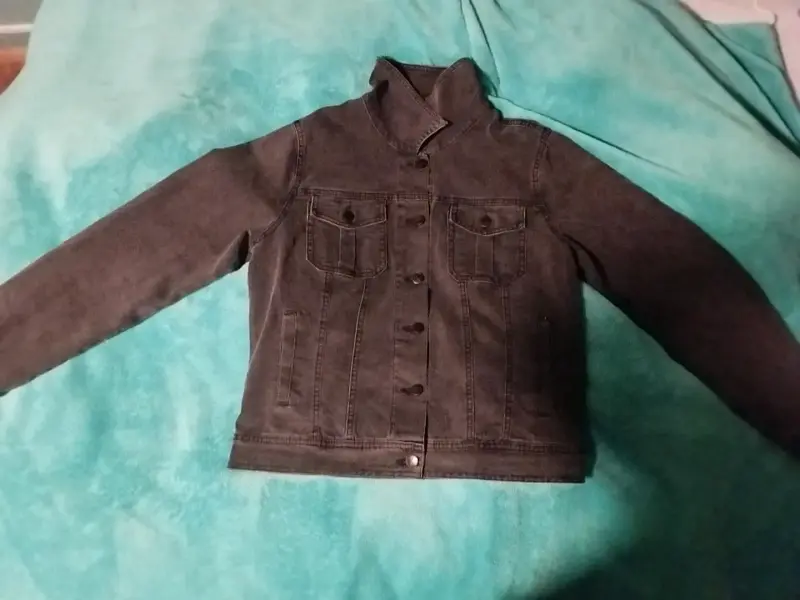 Chaqueta de mezclilla negra y camisa Diadora - 1