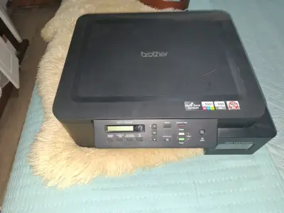 Impresora multifuncional Brother - miniatura 1