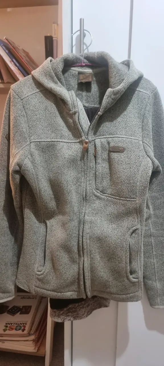 Chaqueta polar gris con capucha - 1