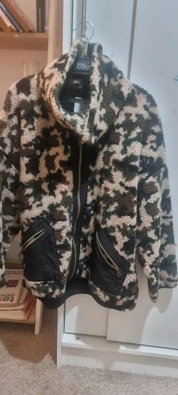 Chaqueta polar gris con capucha - 2