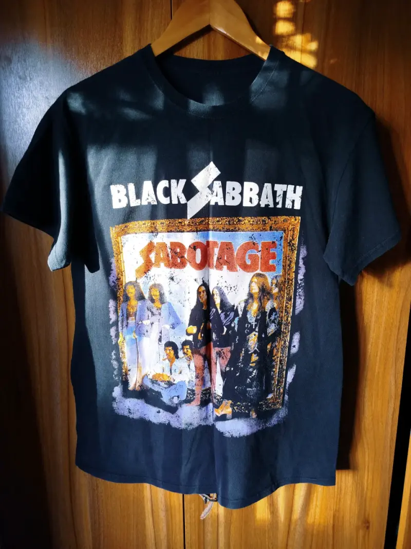 Polera Black Sabbath negra - 2