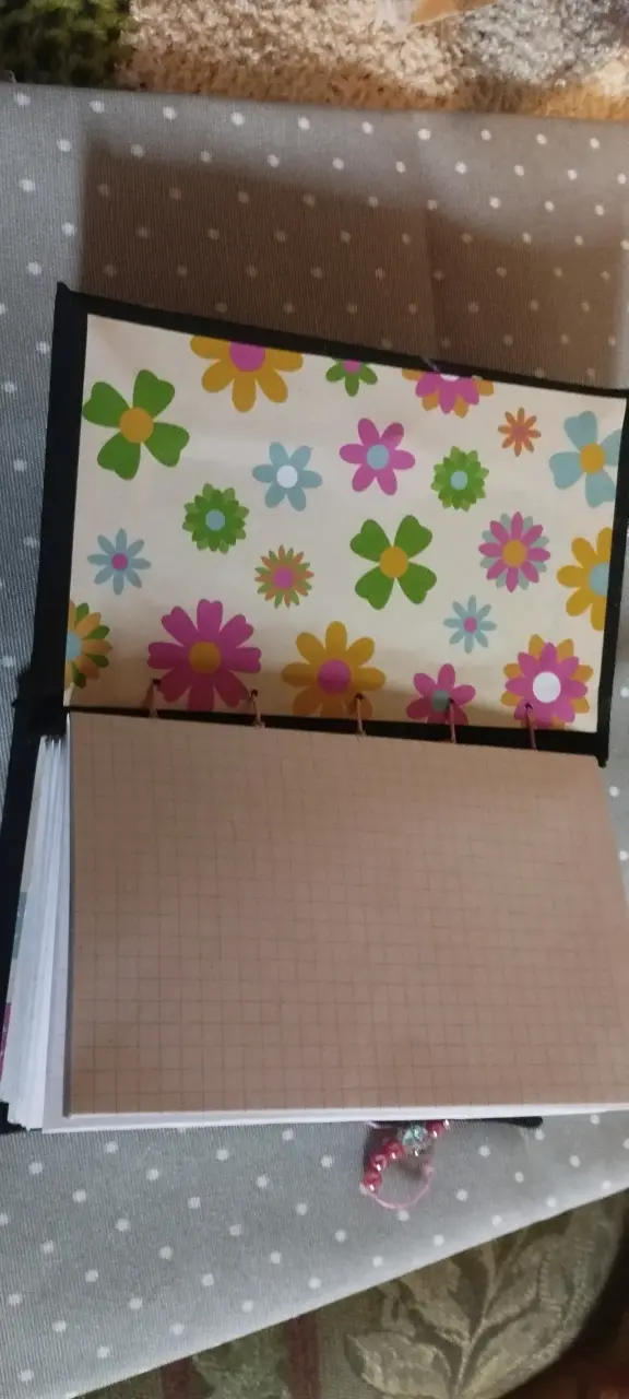 agendas bordado artesanal en miniatura - 4