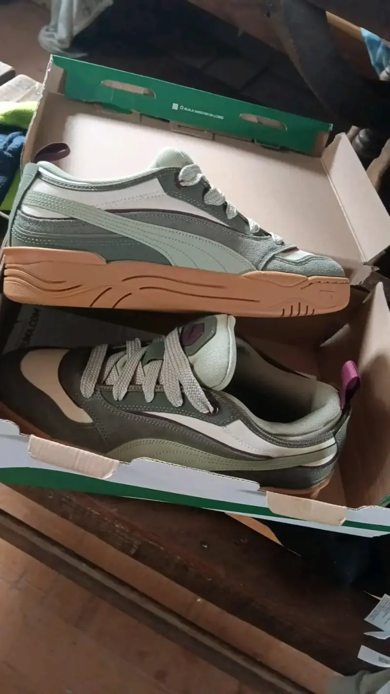 Zapatillas deportivas verdes y grises - 1