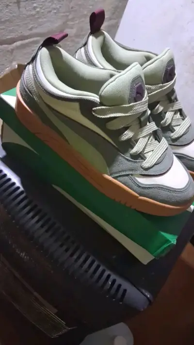 Zapatillas deportivas verdes y grises - miniatura 3