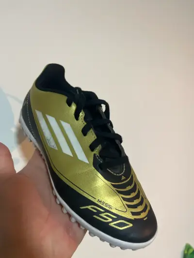 Zapatilla fútbol infantil dorada - miniatura 1
