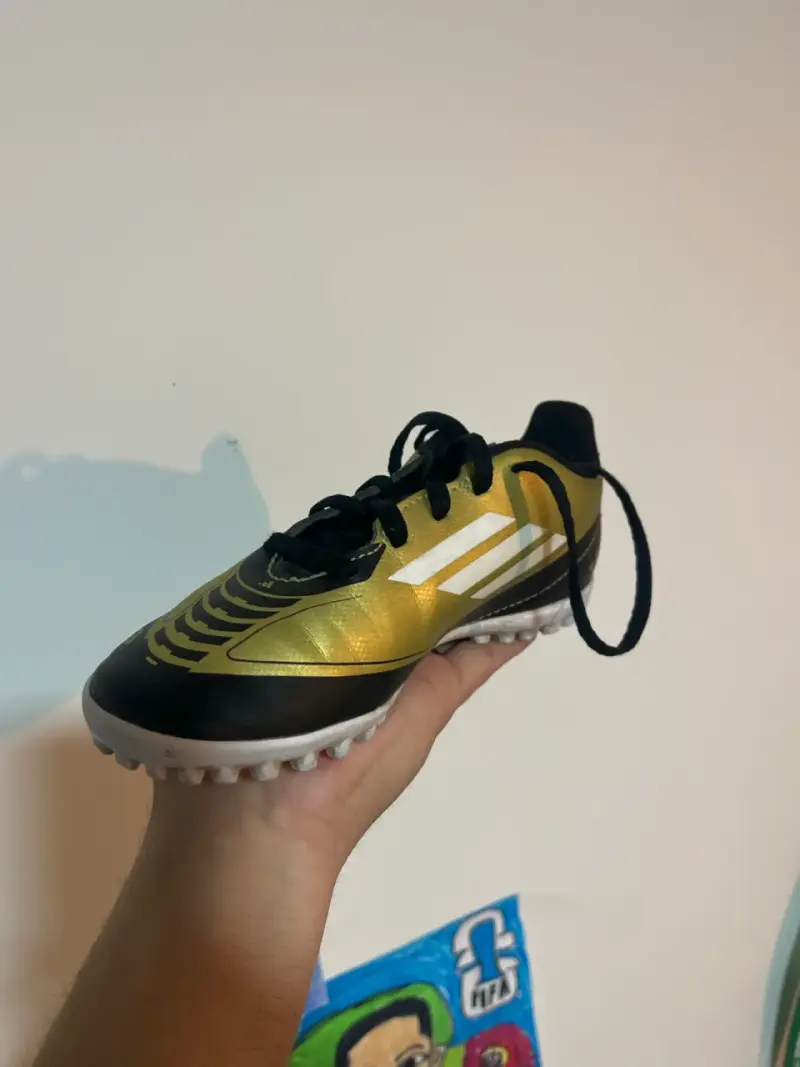Zapatilla fútbol infantil dorada - 2