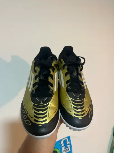 Zapatilla fútbol infantil dorada - miniatura 3