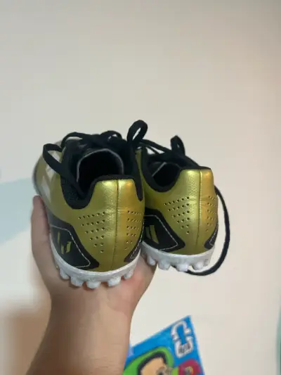Zapatilla fútbol infantil dorada - miniatura 5
