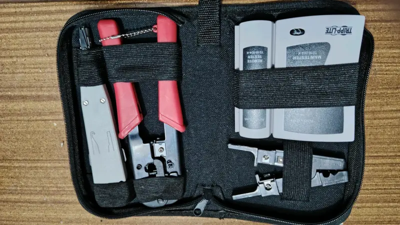 Kit de herramientas de red marca tripp-lite - 1