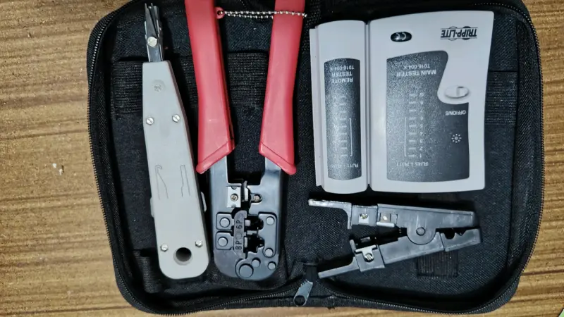 Kit de herramientas de red marca tripp-lite - 2