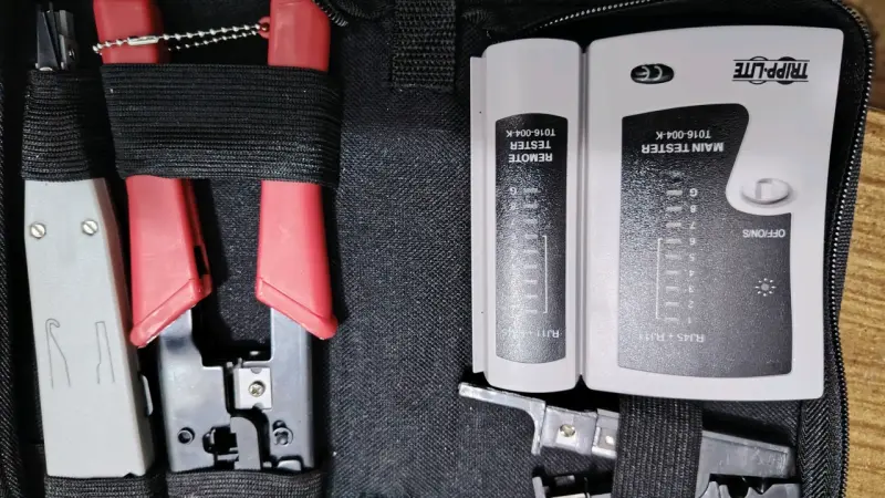Kit de herramientas de red marca tripp-lite - 3
