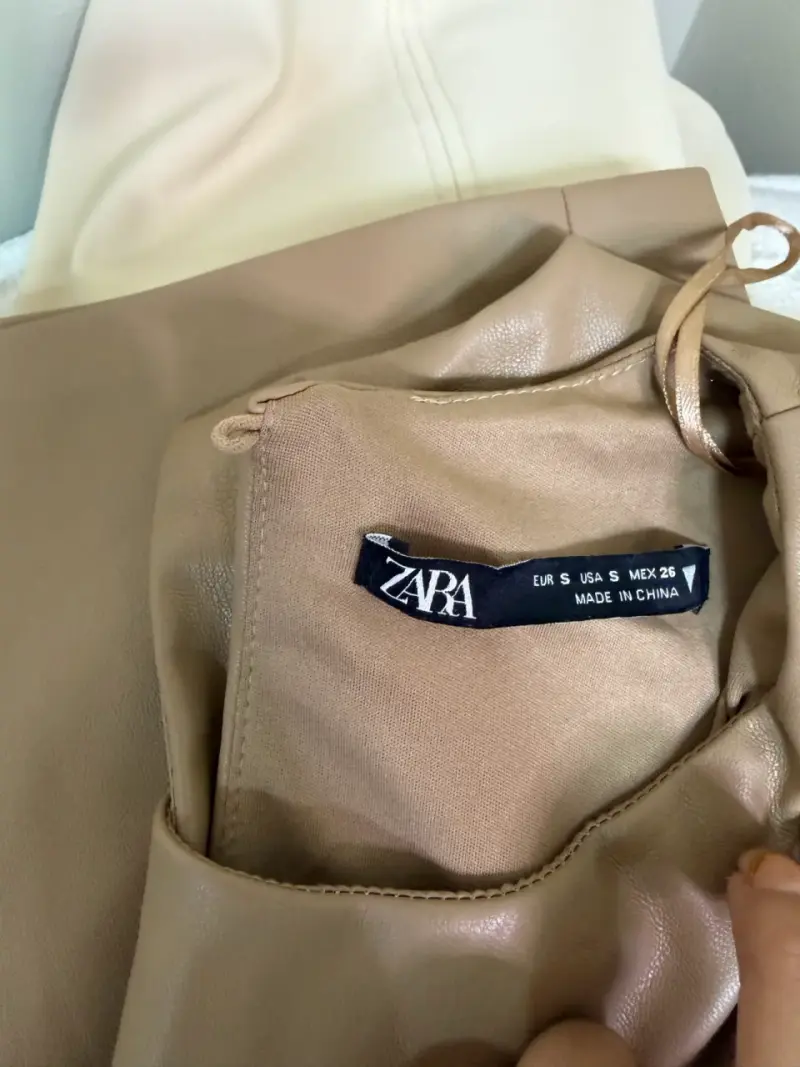 Vestido ecocuero ZARA talla S - 2