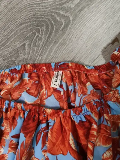 Blusa floral hombros descubiertos - miniatura 2