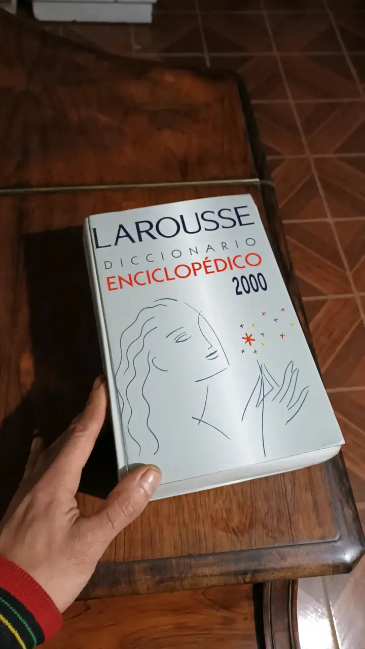 Diccionario Enciclopédico Larousse 2000