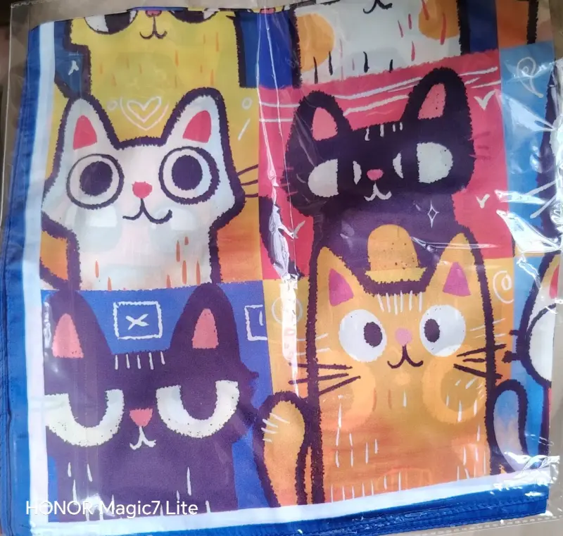 Pañuelo colorido con diseño de gatos - 1