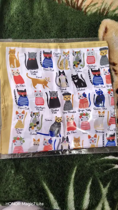 Pañuelo colorido con diseño de gatos - miniatura 2
