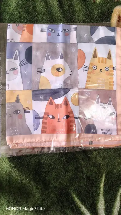 Pañuelo colorido con diseño de gatos - miniatura 3