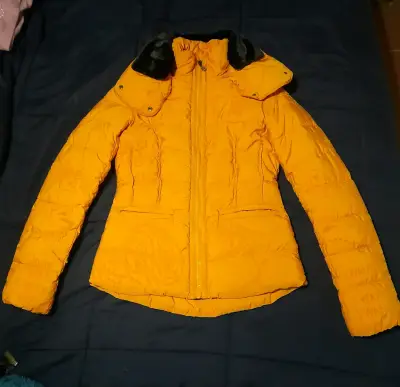 Chaqueta de mujer amarilla - miniatura 1